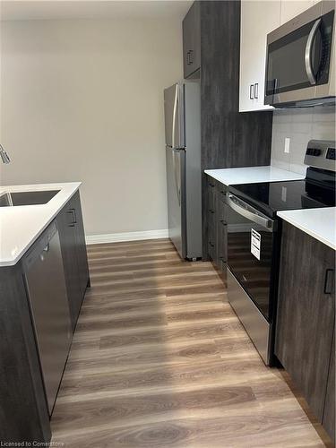 212-28 Westhill Drive, Waterloo, ON - Indoor Photo Showing Kitchen With Stainless Steel Kitchen