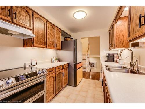 1-494 Beechwood Drive, Waterloo, ON - Indoor Photo Showing Kitchen With Double Sink