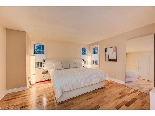 1-494 Beechwood Drive, Waterloo, ON - Indoor Photo Showing Bedroom