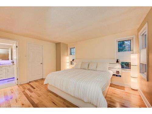 1-494 Beechwood Drive, Waterloo, ON - Indoor Photo Showing Bedroom