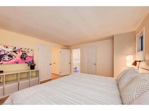 1-494 Beechwood Drive, Waterloo, ON - Indoor Photo Showing Bedroom