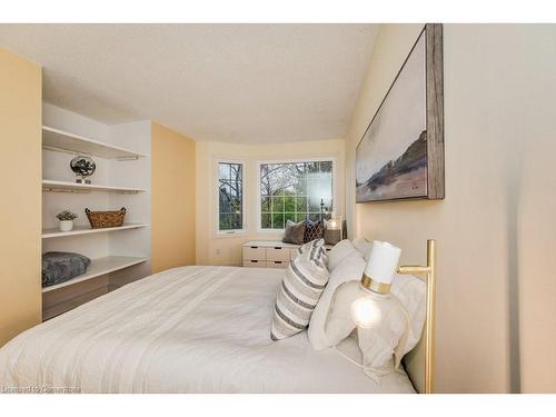 1-494 Beechwood Drive, Waterloo, ON - Indoor Photo Showing Bedroom