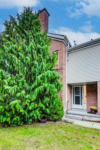 1-494 Beechwood Drive, Waterloo, ON - Outdoor