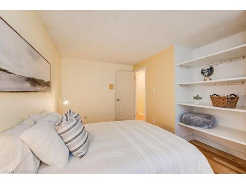 1-494 Beechwood Drive, Waterloo, ON - Indoor Photo Showing Bedroom