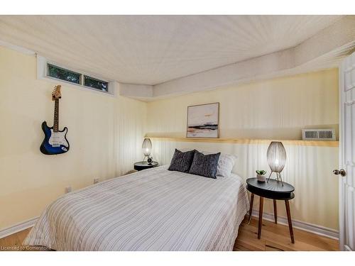 1-494 Beechwood Drive, Waterloo, ON - Indoor Photo Showing Bedroom