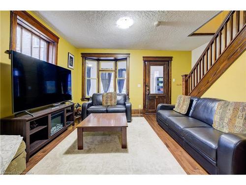 118 College Street, Kitchener, ON - Indoor Photo Showing Living Room