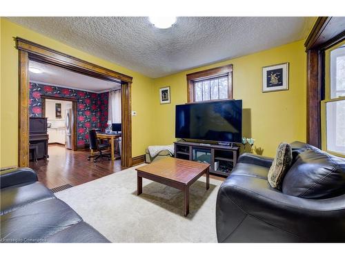 118 College Street, Kitchener, ON - Indoor Photo Showing Living Room