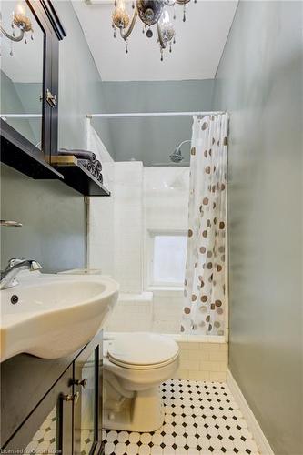 118 College Street, Kitchener, ON - Indoor Photo Showing Bathroom