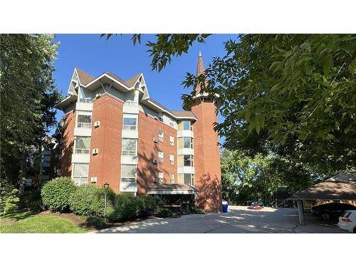 202-384 Erb Street W, Waterloo, ON - Outdoor