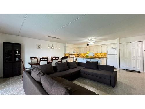 202-384 Erb Street W, Waterloo, ON - Indoor Photo Showing Living Room