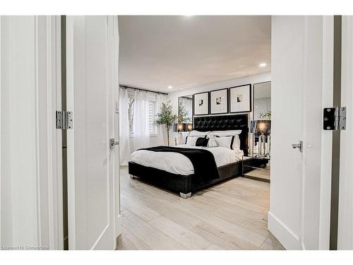 80-225 Benjamin Road, Waterloo, ON - Indoor Photo Showing Bedroom