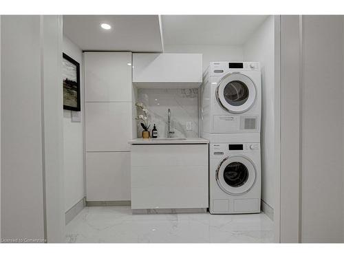 80-225 Benjamin Road, Waterloo, ON - Indoor Photo Showing Laundry Room