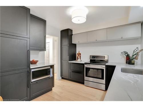 10 Vincent Drive, Cambridge, ON - Indoor Photo Showing Kitchen