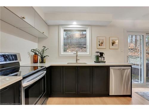 10 Vincent Drive, Cambridge, ON - Indoor Photo Showing Kitchen