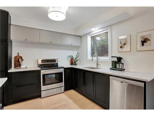 10 Vincent Drive, Cambridge, ON - Indoor Photo Showing Kitchen