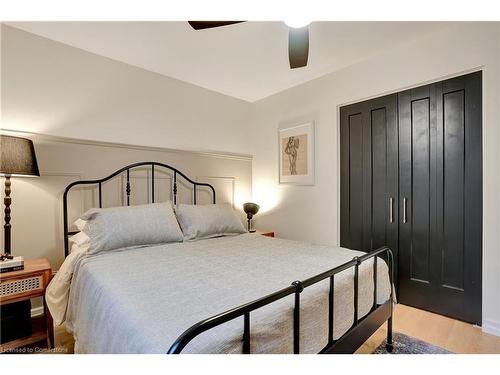 10 Vincent Drive, Cambridge, ON - Indoor Photo Showing Bedroom