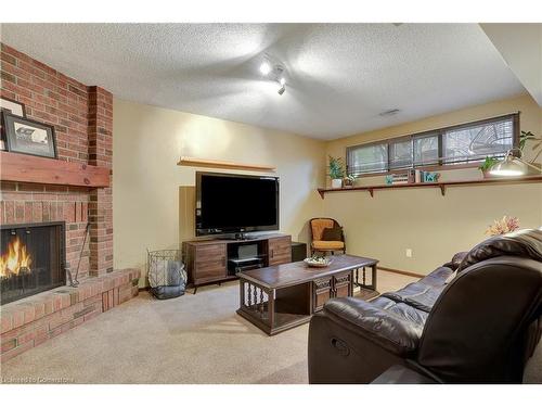 10 Vincent Drive, Cambridge, ON - Indoor Photo Showing Living Room With Fireplace