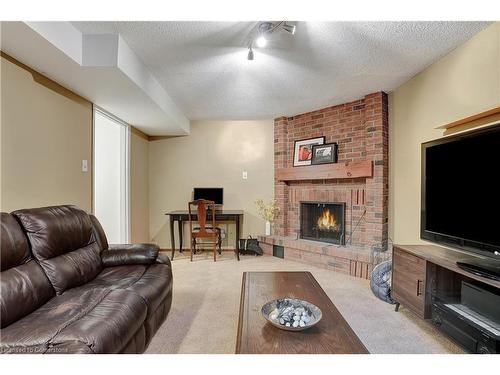 10 Vincent Drive, Cambridge, ON - Indoor Photo Showing Living Room With Fireplace