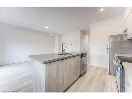 1-416 Dundas Street S, Cambridge, ON - Indoor Photo Showing Kitchen