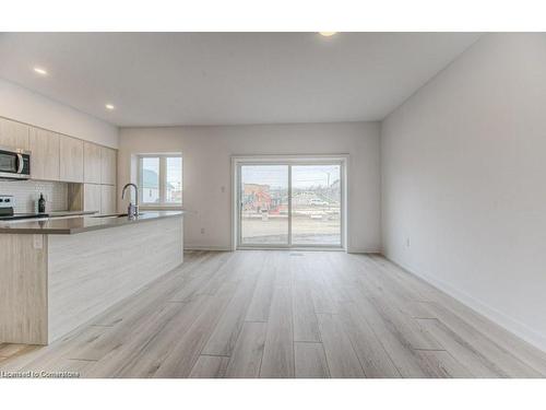 1-416 Dundas Street S, Cambridge, ON - Indoor Photo Showing Kitchen