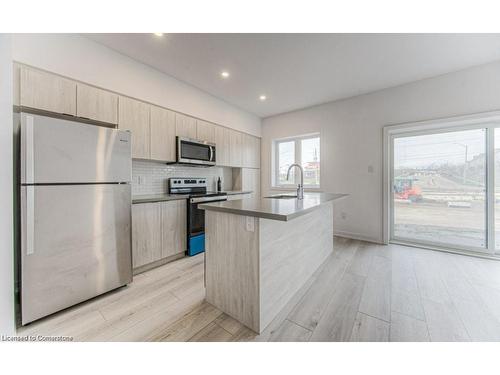 1-416 Dundas Street S, Cambridge, ON - Indoor Photo Showing Kitchen