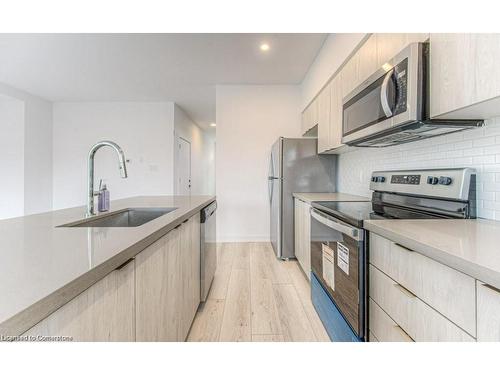 1-416 Dundas Street S, Cambridge, ON - Indoor Photo Showing Kitchen With Upgraded Kitchen