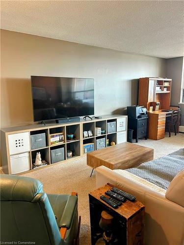 704-65 Westmount Road N, Waterloo, ON - Indoor Photo Showing Living Room