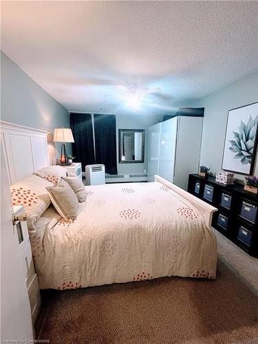 704-65 Westmount Road N, Waterloo, ON - Indoor Photo Showing Bedroom