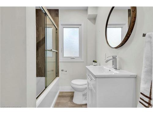 124 St George Street, Kitchener, ON - Indoor Photo Showing Bathroom