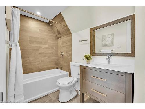 124 St George Street, Kitchener, ON - Indoor Photo Showing Bathroom