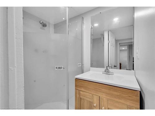 124 St George Street, Kitchener, ON - Indoor Photo Showing Bathroom