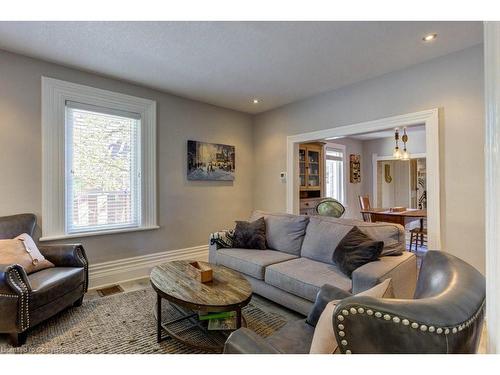 370 Main Street E, Palmerston, ON - Indoor Photo Showing Living Room