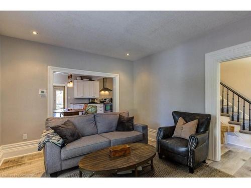 370 Main Street E, Palmerston, ON - Indoor Photo Showing Living Room