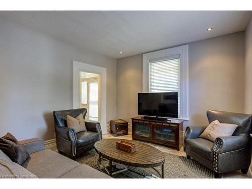 370 Main Street E, Palmerston, ON - Indoor Photo Showing Living Room