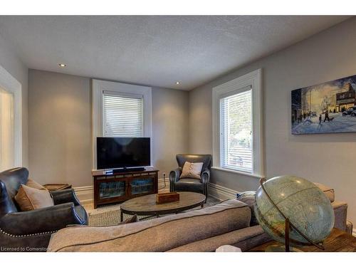 370 Main Street E, Palmerston, ON - Indoor Photo Showing Living Room