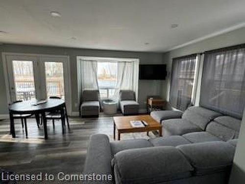 2 Browns Lane Lane, Wasaga Beach, ON - Indoor Photo Showing Living Room