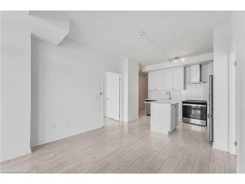 1701-55 Duke Street West, Kitchener, ON - Indoor Photo Showing Kitchen