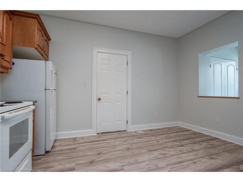 28 Beale Street, Woodstock, ON - Indoor Photo Showing Kitchen