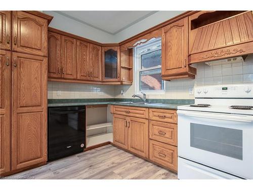 28 Beale Street, Woodstock, ON - Indoor Photo Showing Kitchen With Double Sink