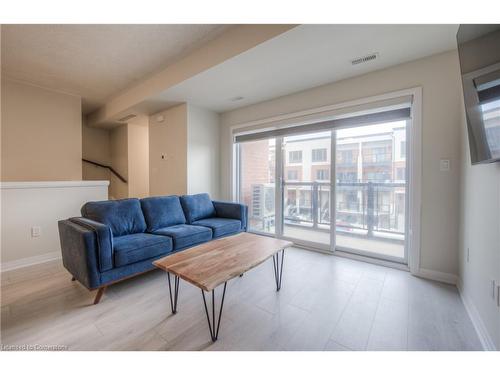 55-25 Isherwood Avenue, Cambridge, ON - Indoor Photo Showing Living Room