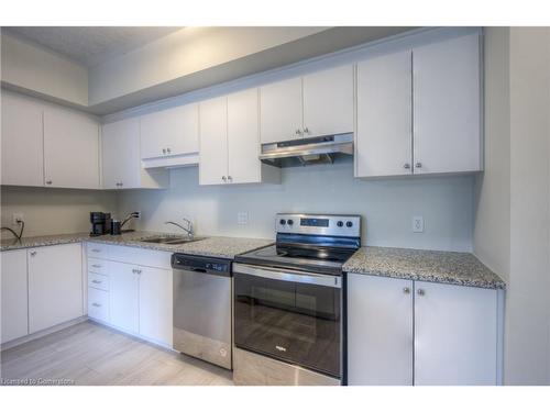 55-25 Isherwood Avenue, Cambridge, ON - Indoor Photo Showing Kitchen With Stainless Steel Kitchen