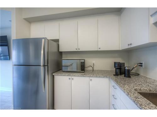 55-25 Isherwood Avenue, Cambridge, ON - Indoor Photo Showing Kitchen