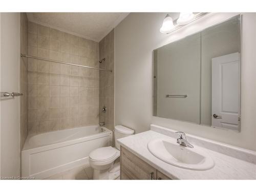 55-25 Isherwood Avenue, Cambridge, ON - Indoor Photo Showing Bathroom