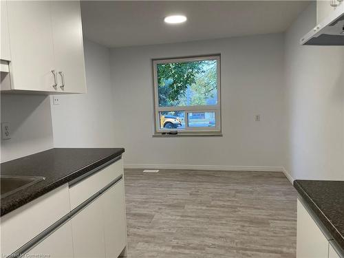 5-280 Thaler Avenue, Kitchener, ON - Indoor Photo Showing Kitchen