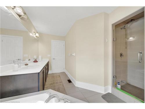 1161 Upper Thames Drive, Woodstock, ON - Indoor Photo Showing Bathroom