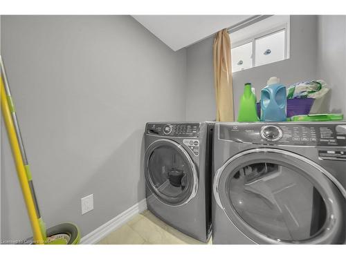 1161 Upper Thames Drive, Woodstock, ON - Indoor Photo Showing Laundry Room