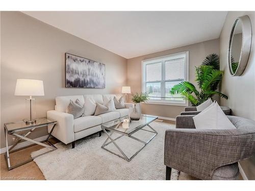 7 Daytona Street, Kitchener, ON - Indoor Photo Showing Living Room