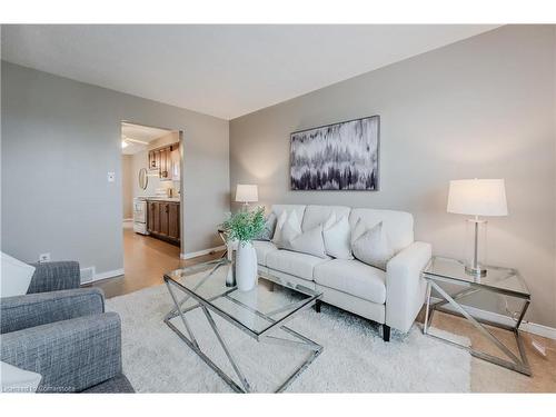 7 Daytona Street, Kitchener, ON - Indoor Photo Showing Living Room