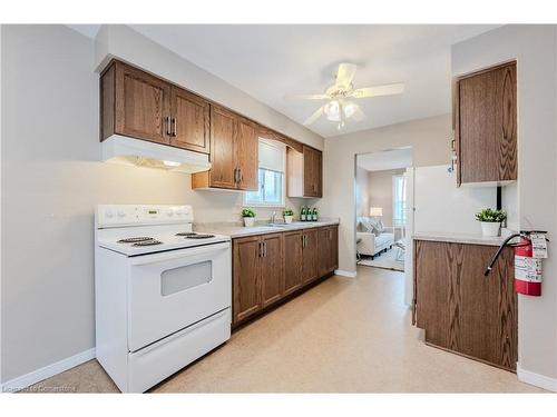 7 Daytona Street, Kitchener, ON - Indoor Photo Showing Kitchen