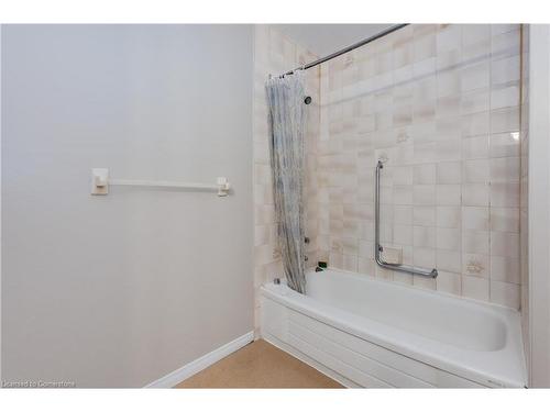 7 Daytona Street, Kitchener, ON - Indoor Photo Showing Bathroom